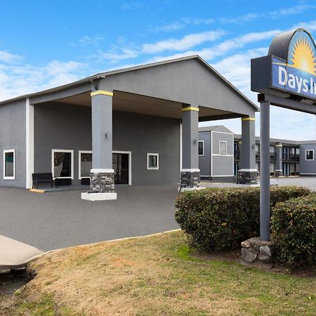 Days Inn By Wyndham Carlisle Exterior photo
