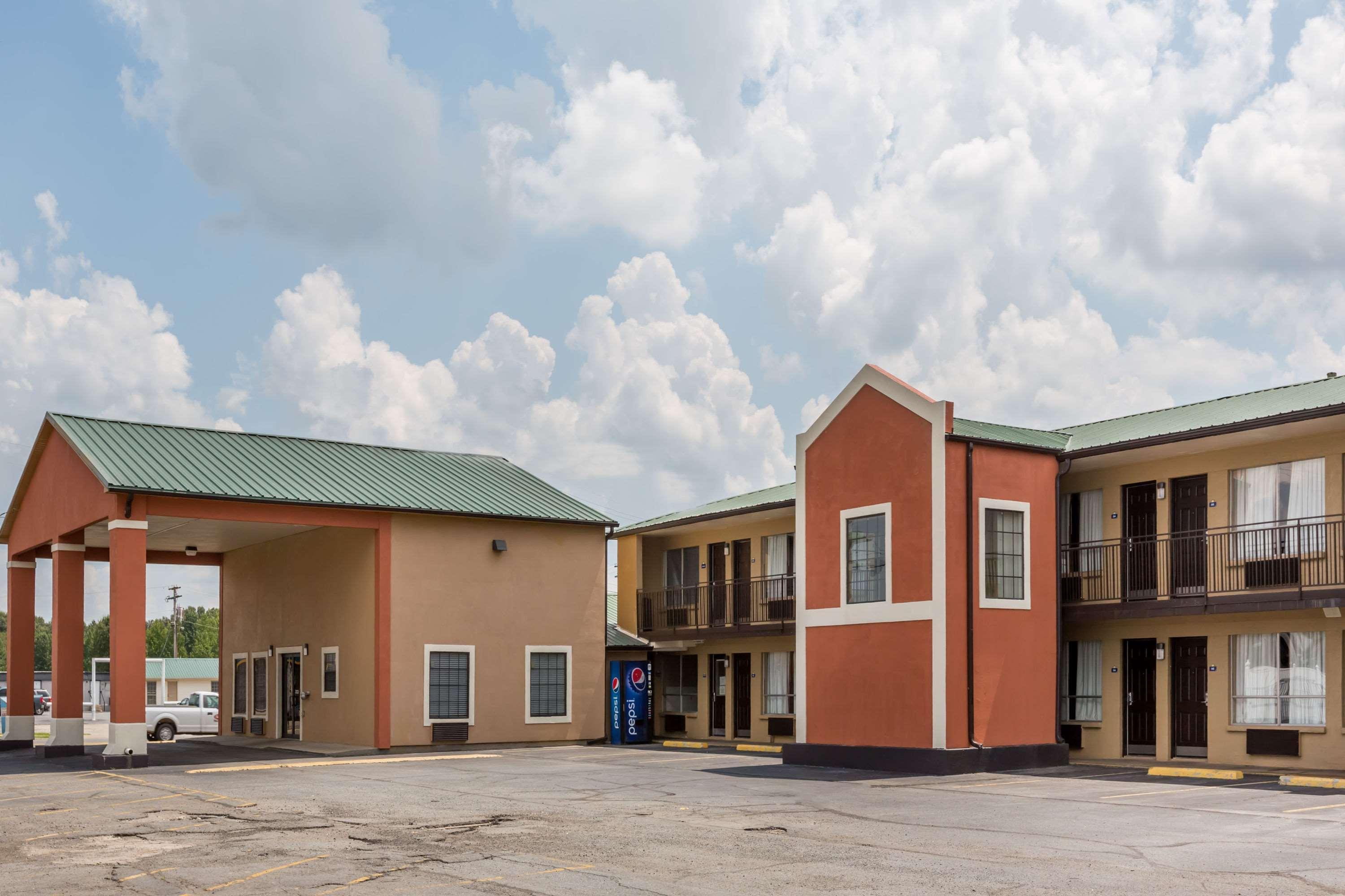 Days Inn By Wyndham Carlisle Exterior photo
