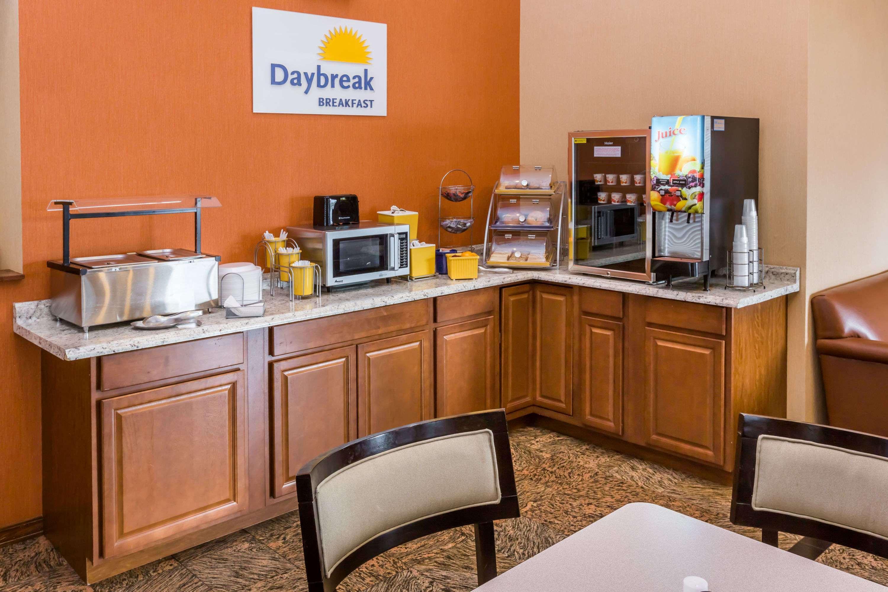 Days Inn By Wyndham Carlisle Exterior photo